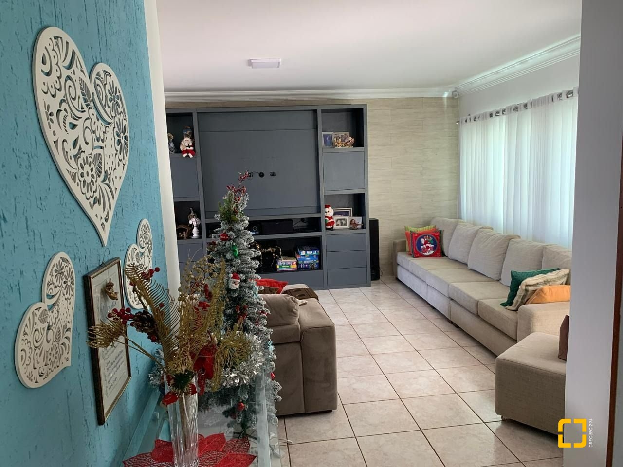 Casa com 450m², 6 quartos (sendo 1 suíte), 4 garagens, no bairro Ponta de Baixo em São José