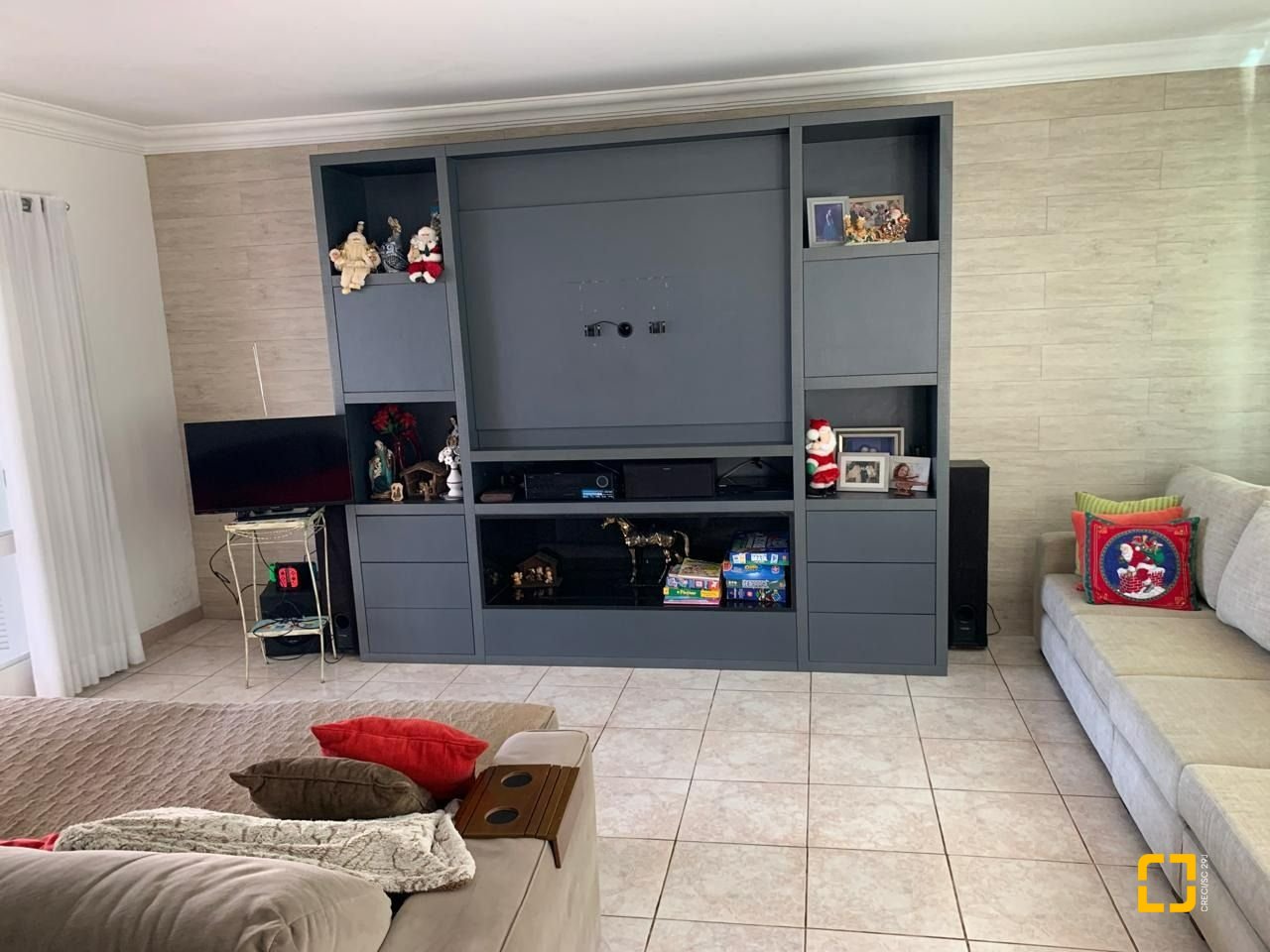 Casa com 450m², 6 quartos (sendo 1 suíte), 4 garagens, no bairro Ponta de Baixo em São José