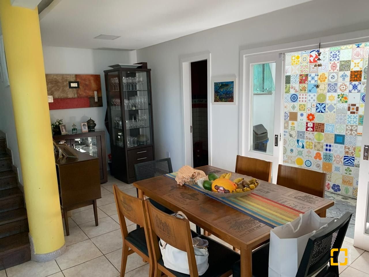 Casa com 450m², 6 quartos (sendo 1 suíte), 4 garagens, no bairro Ponta de Baixo em São José