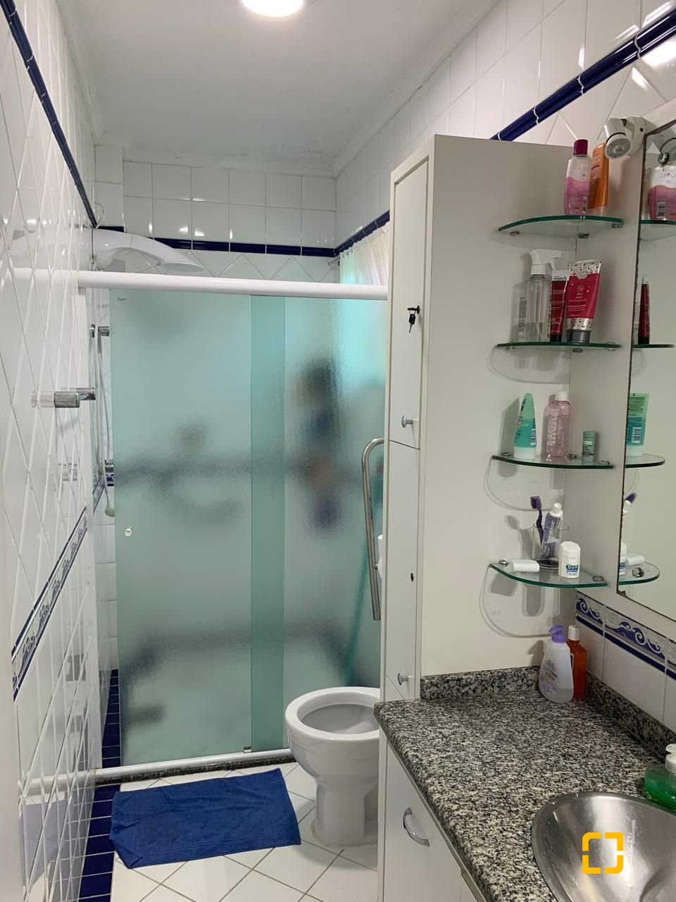 Casa com 450m², 6 quartos (sendo 1 suíte), 4 garagens, no bairro Ponta de Baixo em São José