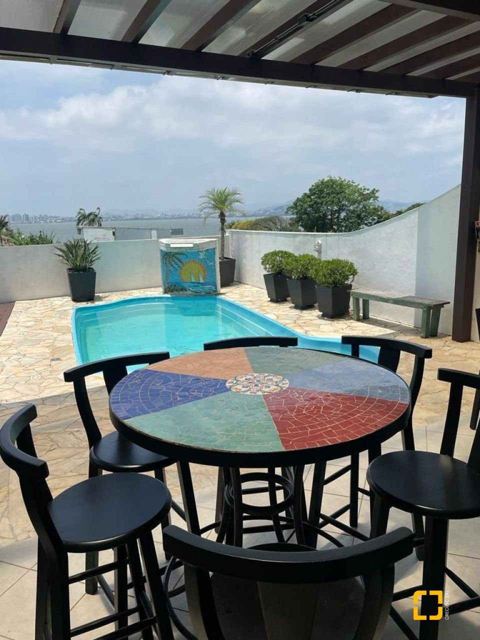 Casa com 450m², 6 quartos (sendo 1 suíte), 4 garagens, no bairro Ponta de Baixo em São José