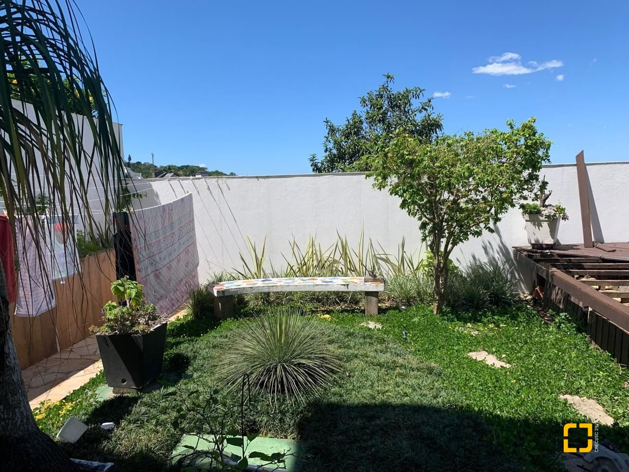 Casa com 450m², 6 quartos (sendo 1 suíte), 4 garagens, no bairro Ponta de Baixo em São José