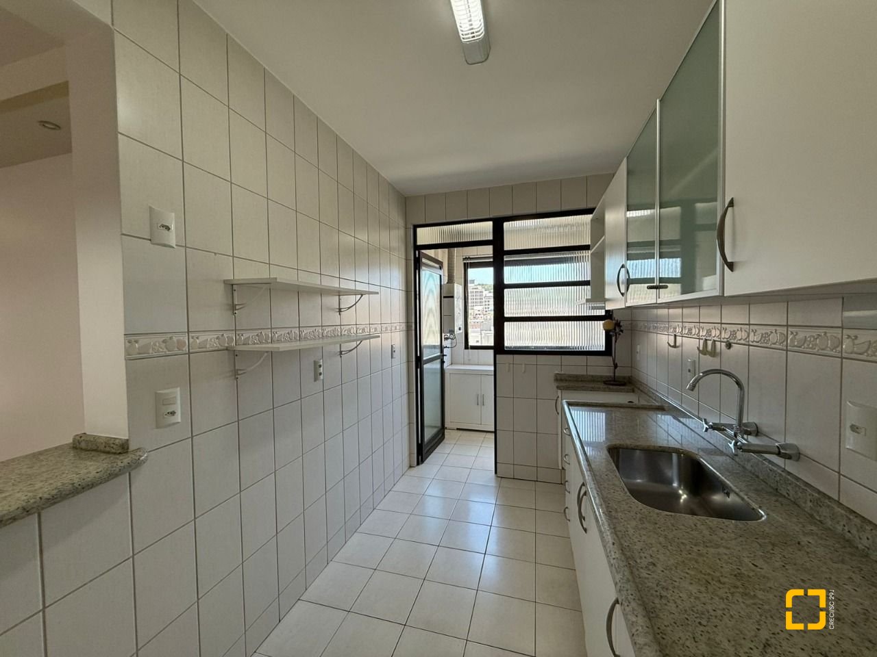 Apartamento com 76m², 3 quartos (sendo 1 suíte), 1 garagem, no bairro Centro em Florianópolis
