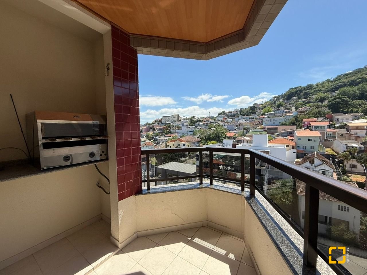 Apartamento com 76m², 3 quartos (sendo 1 suíte), 1 garagem, no bairro Centro em Florianópolis
