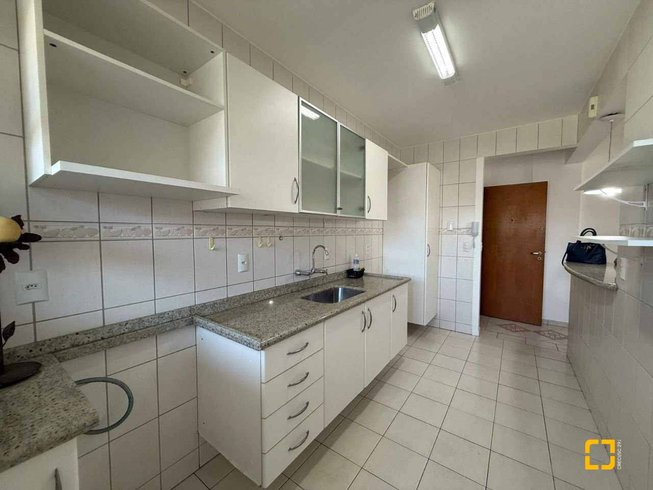 Apartamento com 76m², 3 quartos (sendo 1 suíte), 1 garagem, no bairro Centro em Florianópolis