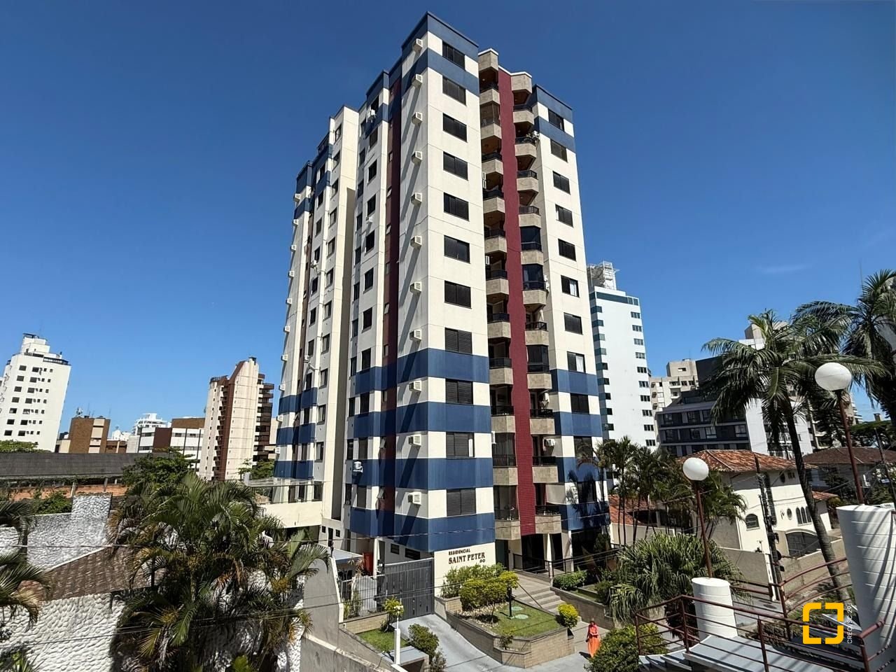 Apartamento com 76m², 3 quartos (sendo 1 suíte), 1 garagem, no bairro Centro em Florianópolis