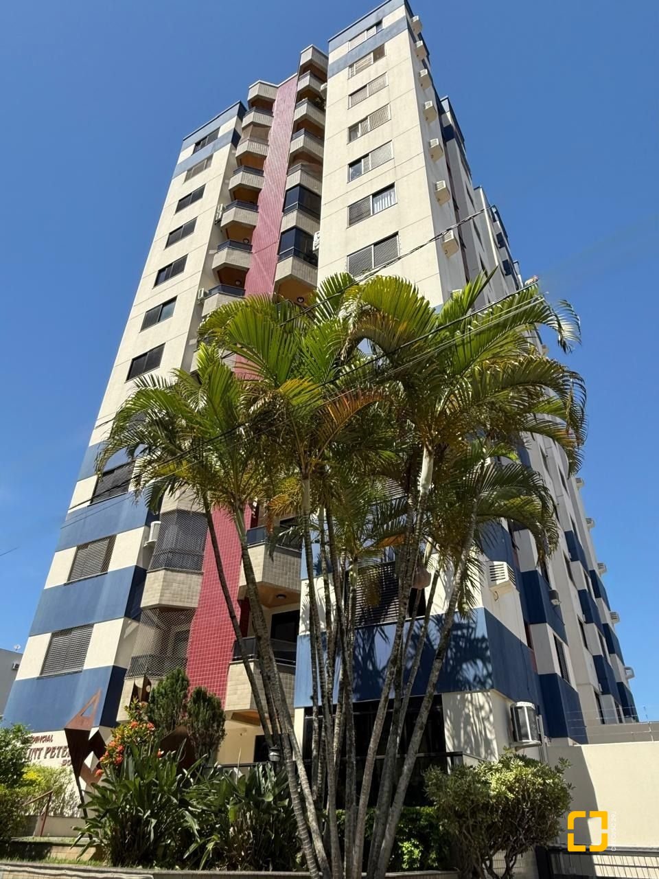 Apartamento com 76m², 3 quartos (sendo 1 suíte), 1 garagem, no bairro Centro em Florianópolis