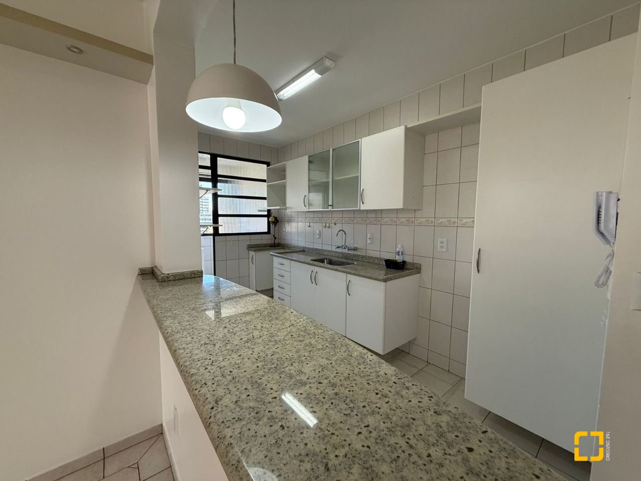Apartamento com 76m², 3 quartos (sendo 1 suíte), 1 garagem, no bairro Centro em Florianópolis