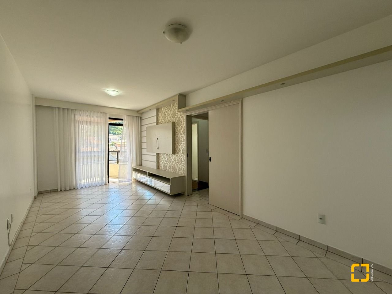 Apartamento com 76m², 3 quartos (sendo 1 suíte), 1 garagem, no bairro Centro em Florianópolis