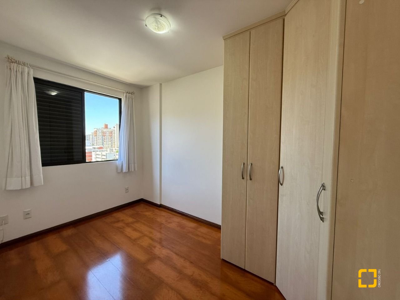 Apartamento com 76m², 3 quartos (sendo 1 suíte), 1 garagem, no bairro Centro em Florianópolis