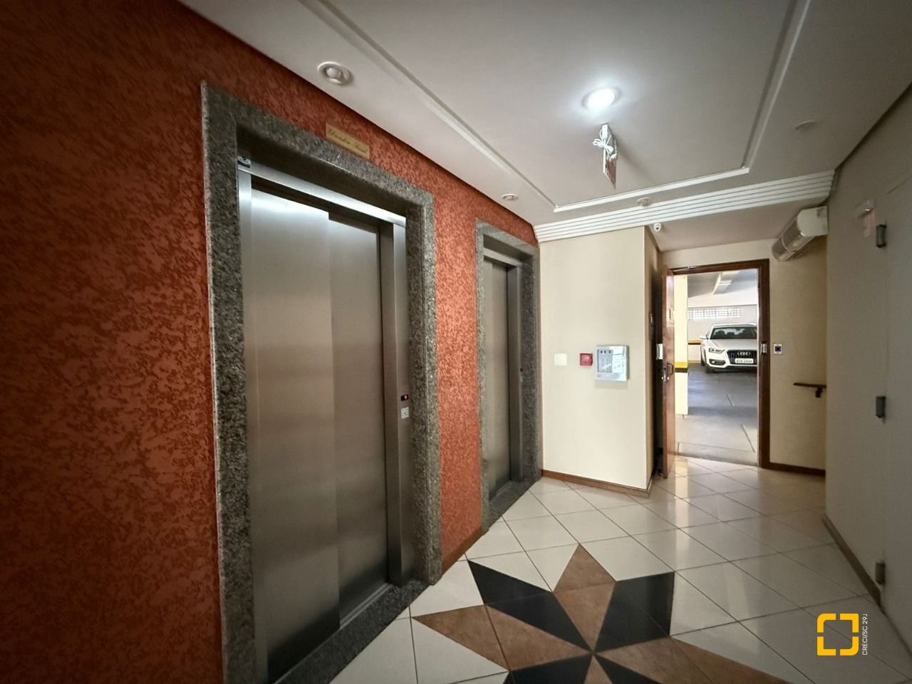 Apartamento com 76m², 3 quartos (sendo 1 suíte), 1 garagem, no bairro Centro em Florianópolis