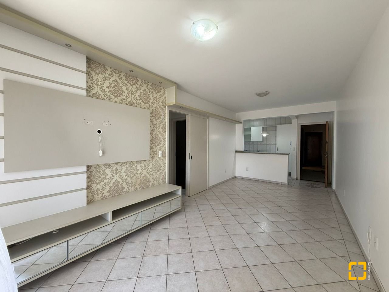 Apartamento com 76m², 3 quartos (sendo 1 suíte), 1 garagem, no bairro Centro em Florianópolis