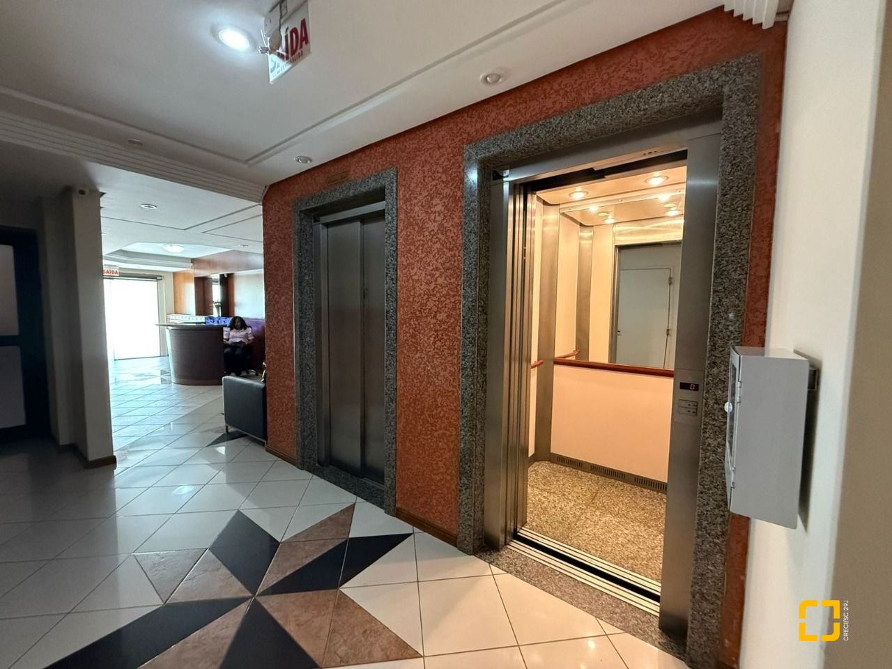 Apartamento com 76m², 3 quartos (sendo 1 suíte), 1 garagem, no bairro Centro em Florianópolis