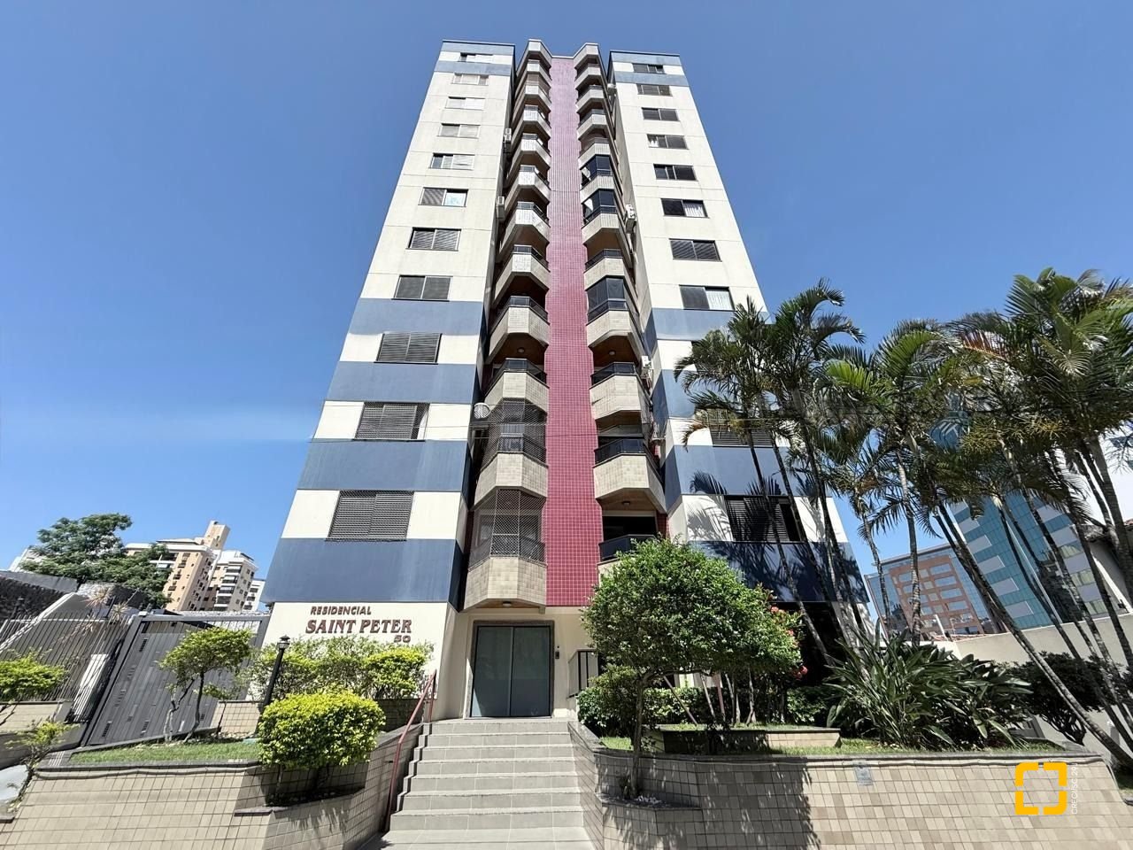Apartamento com 76m², 3 quartos (sendo 1 suíte), 1 garagem, no bairro Centro em Florianópolis