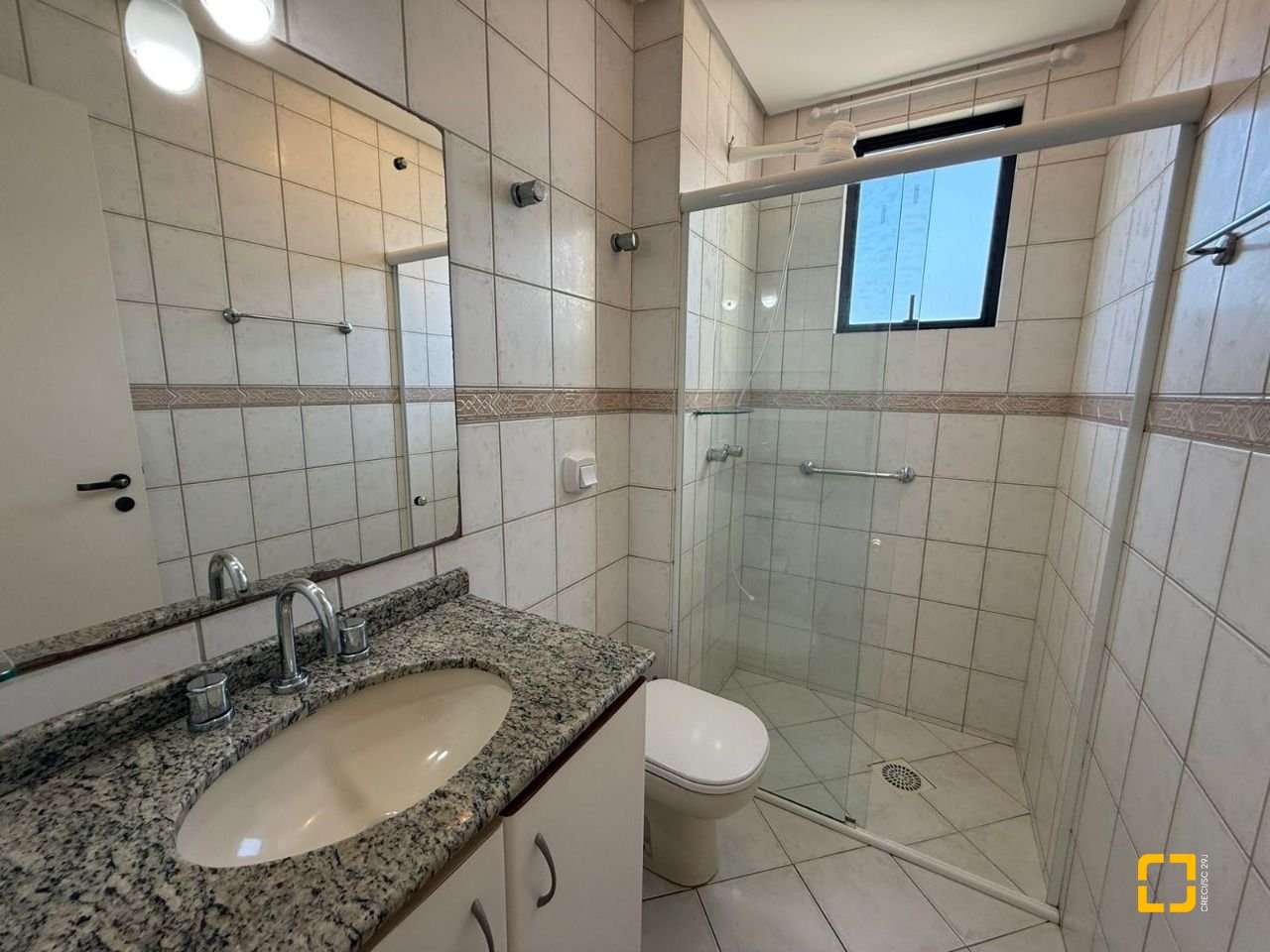 Apartamento com 76m², 3 quartos (sendo 1 suíte), 1 garagem, no bairro Centro em Florianópolis