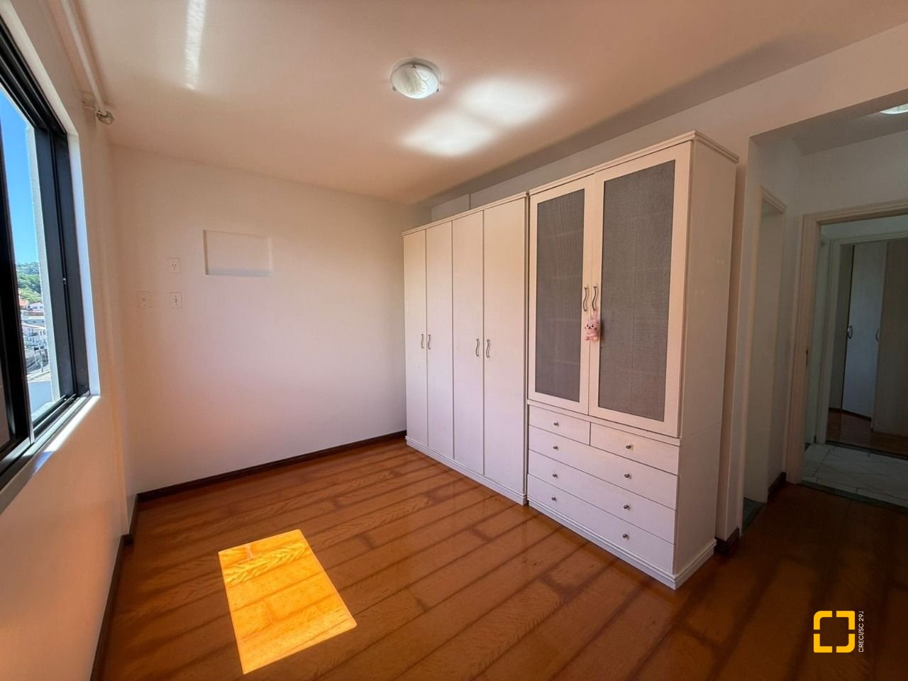 Apartamento com 76m², 3 quartos (sendo 1 suíte), 1 garagem, no bairro Centro em Florianópolis