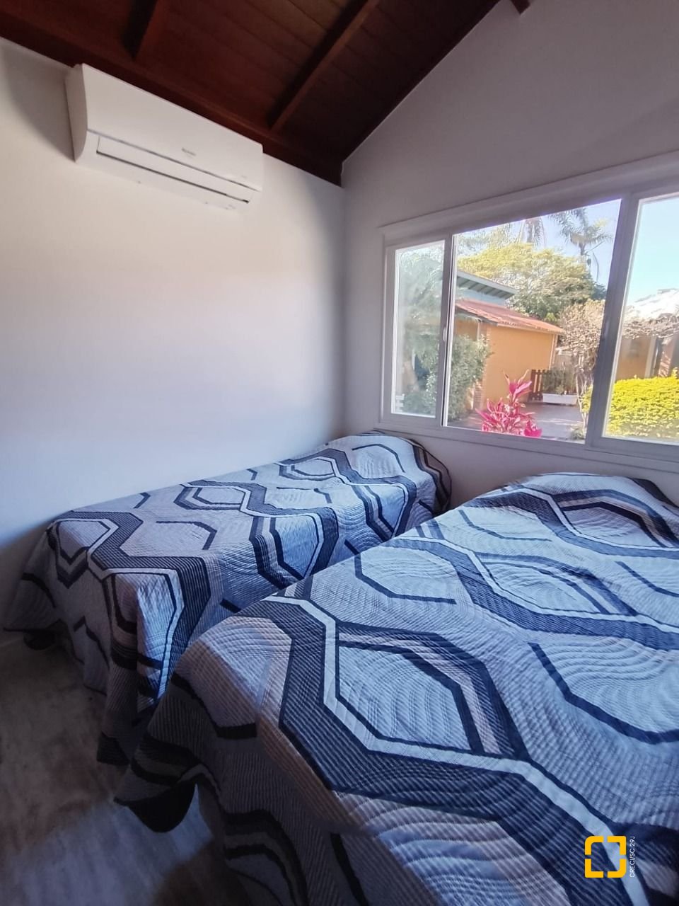 Casa com 39m², 2 quartos, 1 garagem, no bairro Cachoeira do Bom Jesus em Florianópolis