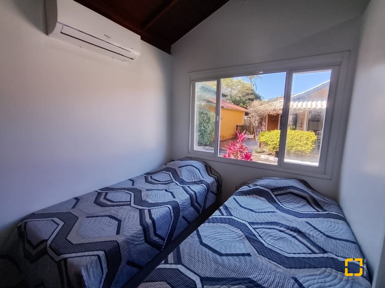 Casa com 39m², 2 quartos, 1 garagem, no bairro Cachoeira do Bom Jesus em Florianópolis