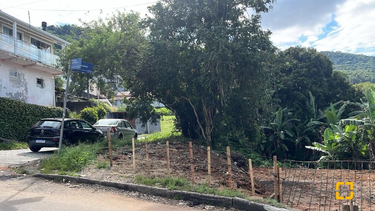 Terreno com 1350m², no bairro Itacorubi em Florianópolis