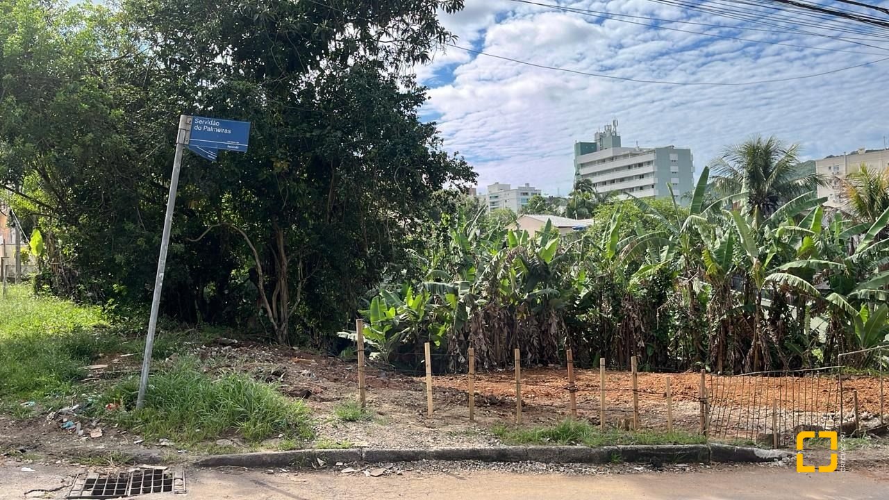Terreno com 1350m², no bairro Itacorubi em Florianópolis