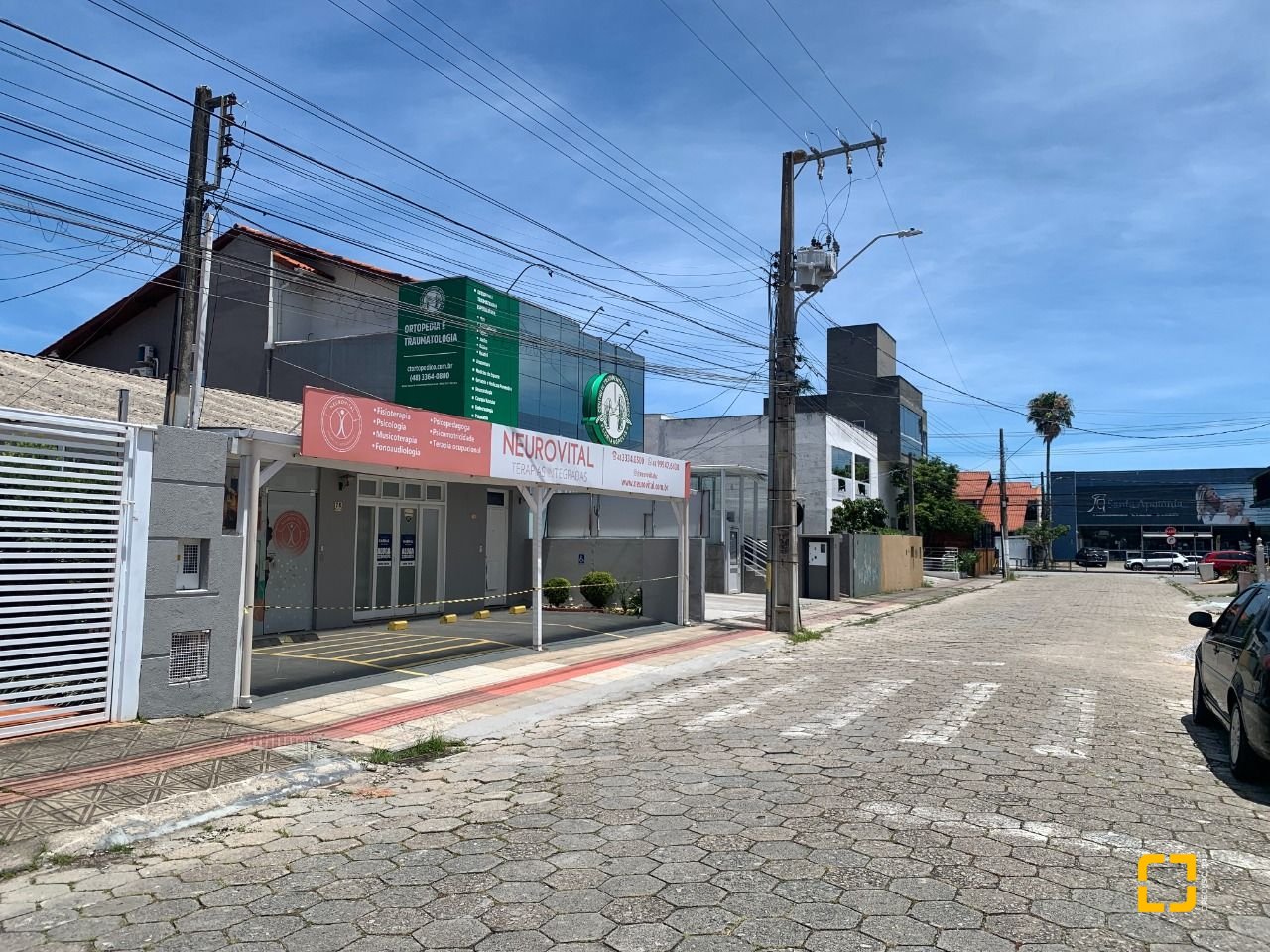 Casa com 200m², 4 quartos (sendo 1 suíte), 4 garagens, no bairro Santa Mônica em Florianópolis
