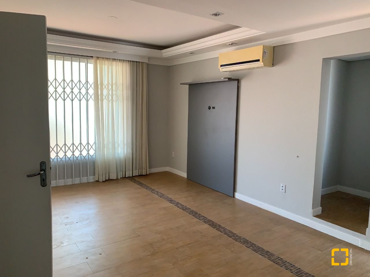Casa com 200m², 4 quartos (sendo 1 suíte), 4 garagens, no bairro Santa Mônica em Florianópolis