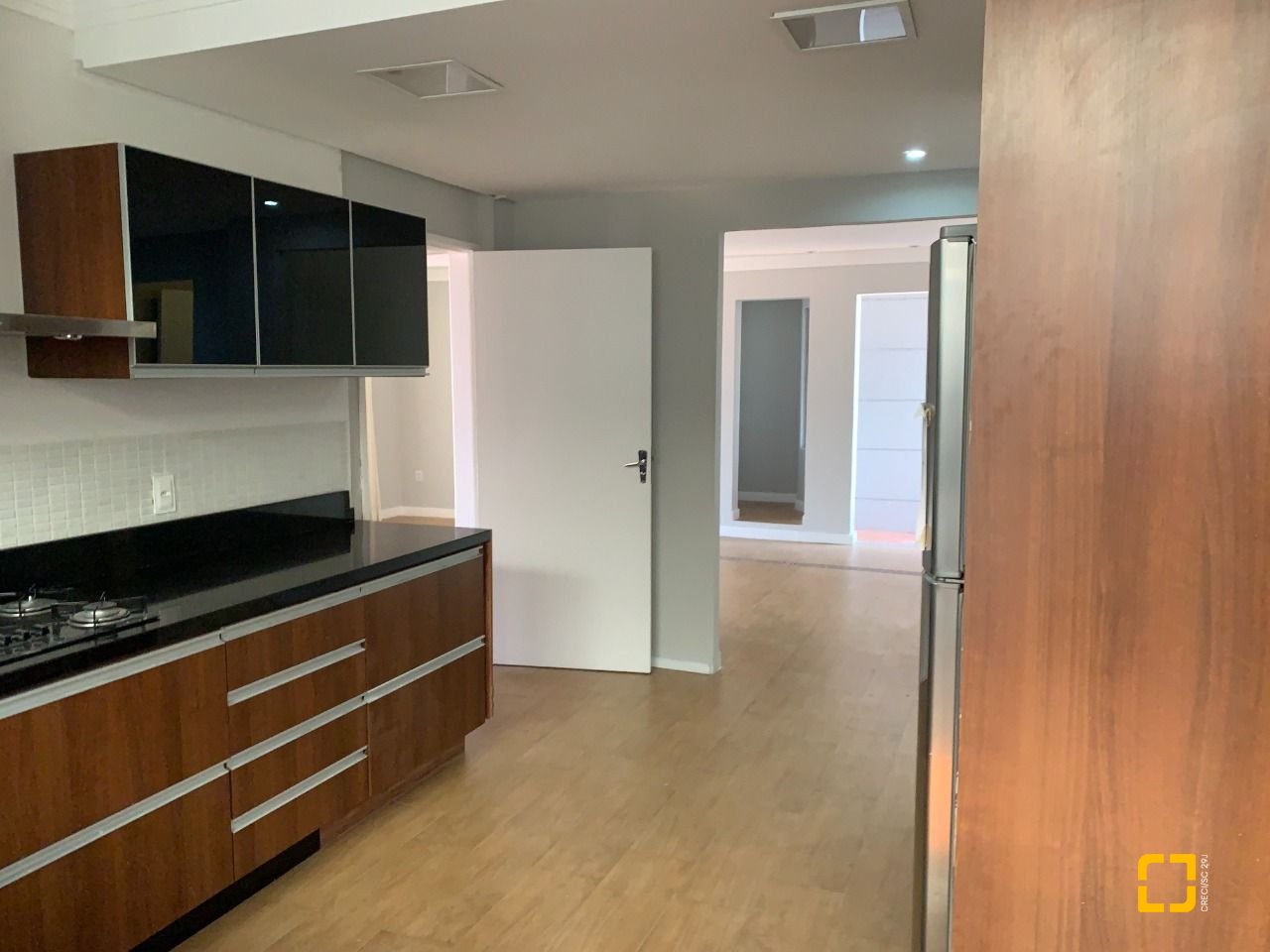 Casa com 200m², 4 quartos (sendo 1 suíte), 4 garagens, no bairro Santa Mônica em Florianópolis