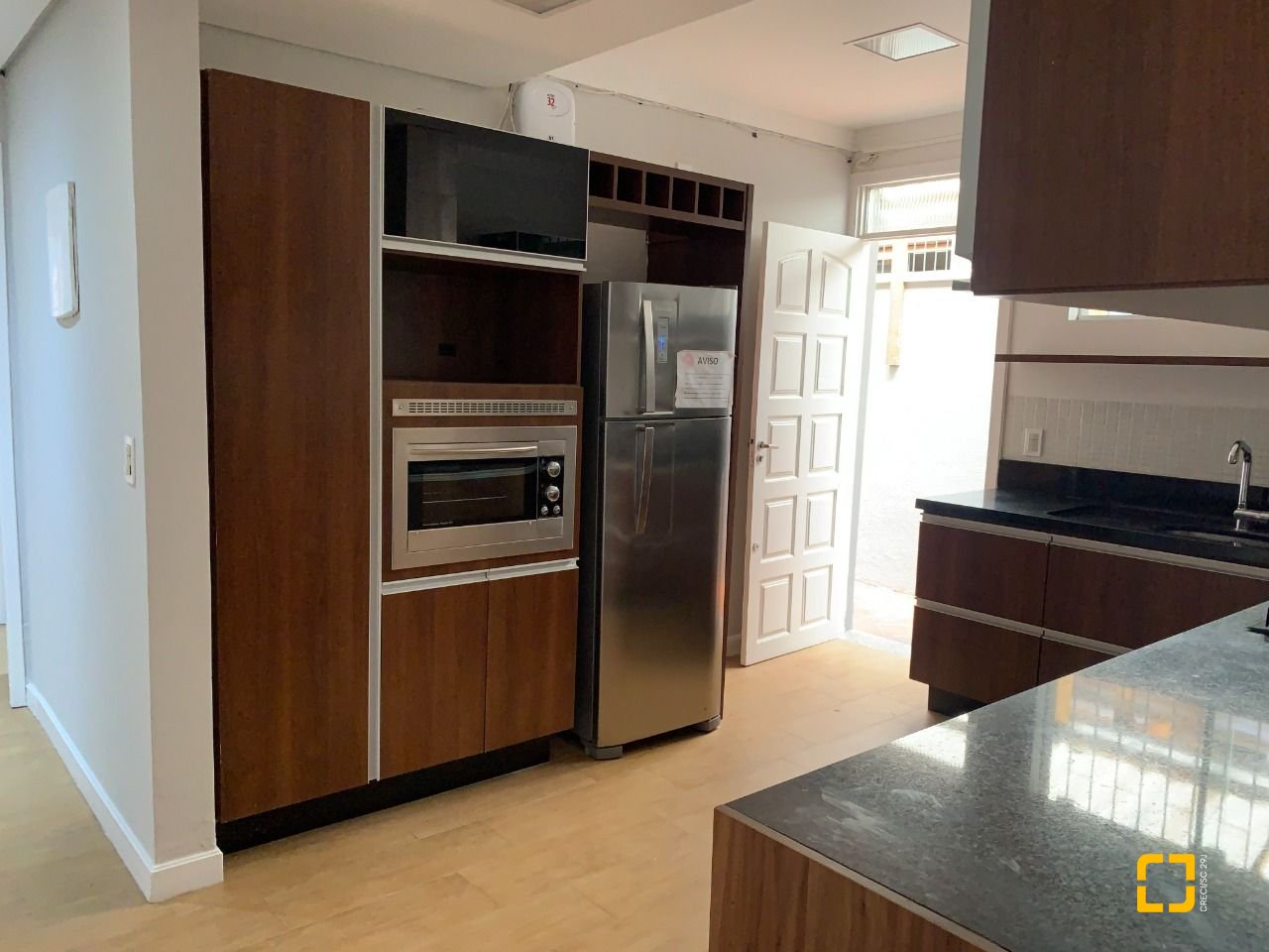 Casa com 200m², 4 quartos (sendo 1 suíte), 4 garagens, no bairro Santa Mônica em Florianópolis