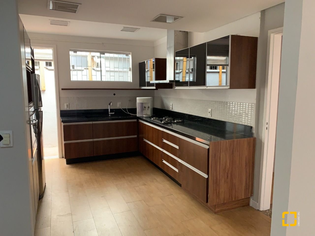 Casa com 200m², 4 quartos (sendo 1 suíte), 4 garagens, no bairro Santa Mônica em Florianópolis