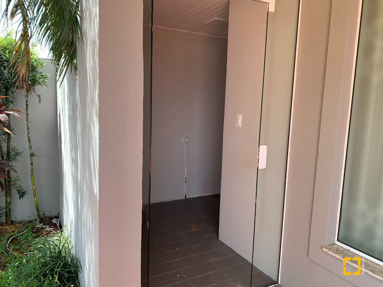 Casa com 200m², 4 quartos (sendo 1 suíte), 4 garagens, no bairro Santa Mônica em Florianópolis