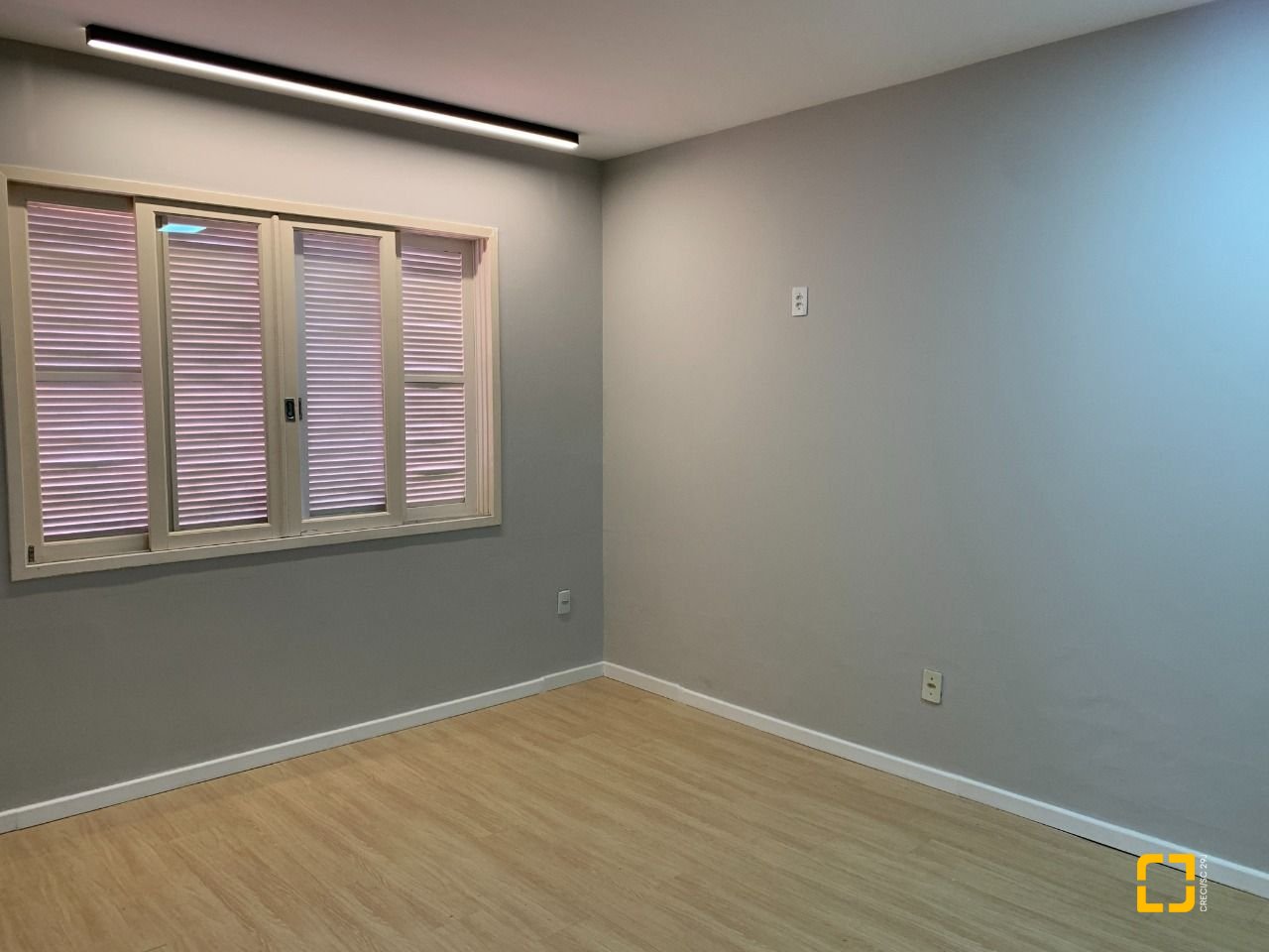 Casa com 200m², 4 quartos (sendo 1 suíte), 4 garagens, no bairro Santa Mônica em Florianópolis