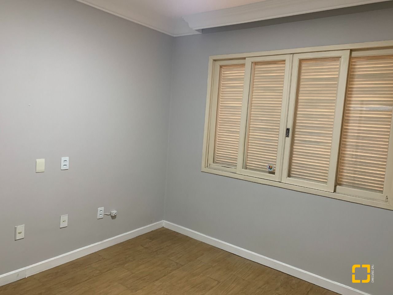 Casa com 200m², 4 quartos (sendo 1 suíte), 4 garagens, no bairro Santa Mônica em Florianópolis
