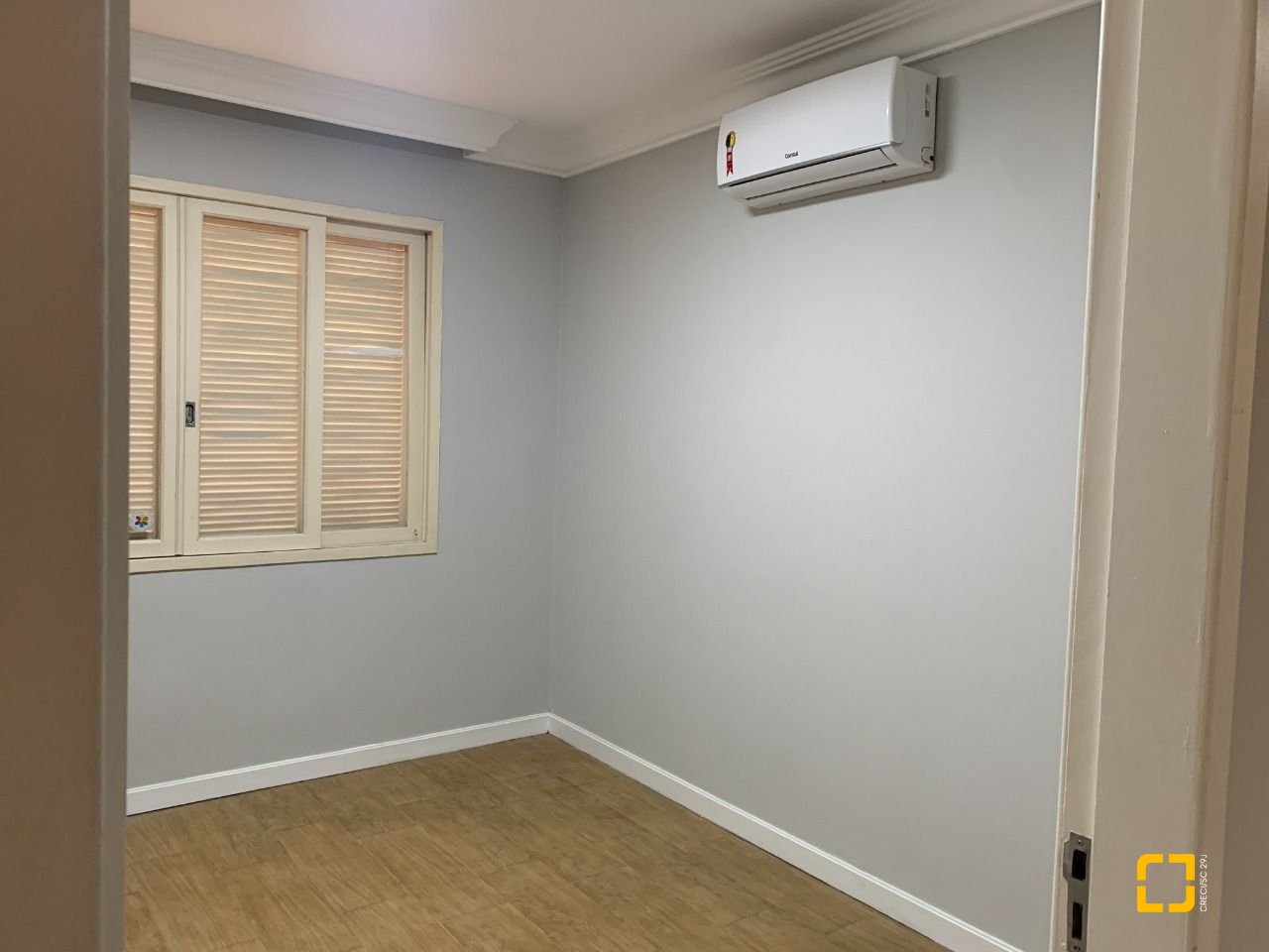 Casa com 200m², 4 quartos (sendo 1 suíte), 4 garagens, no bairro Santa Mônica em Florianópolis