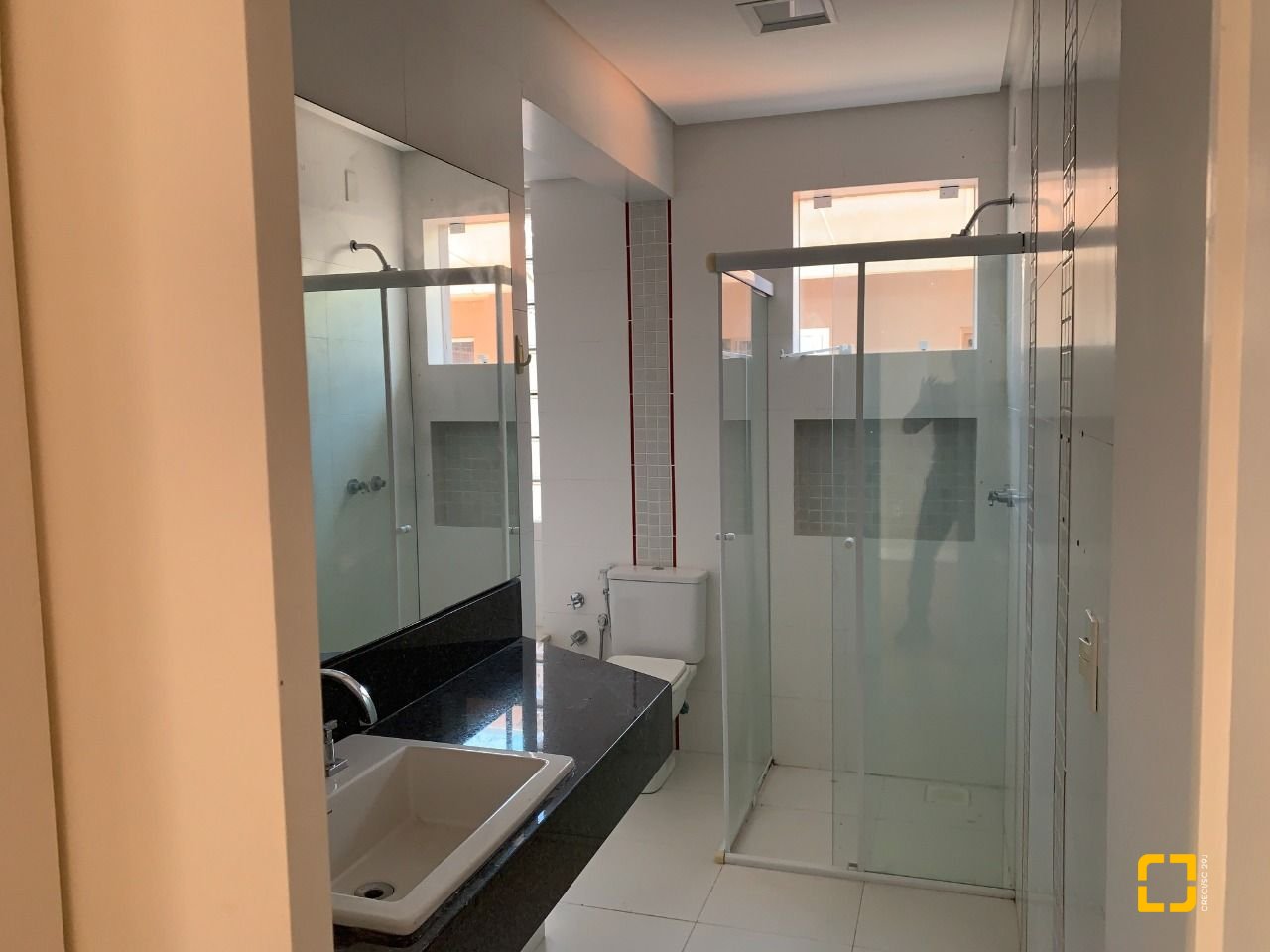 Casa com 200m², 4 quartos (sendo 1 suíte), 4 garagens, no bairro Santa Mônica em Florianópolis
