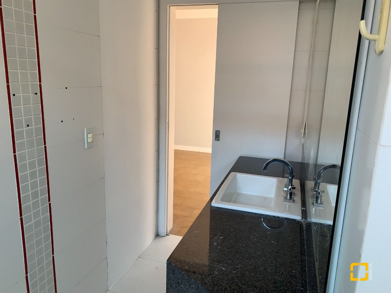 Casa com 200m², 4 quartos (sendo 1 suíte), 4 garagens, no bairro Santa Mônica em Florianópolis