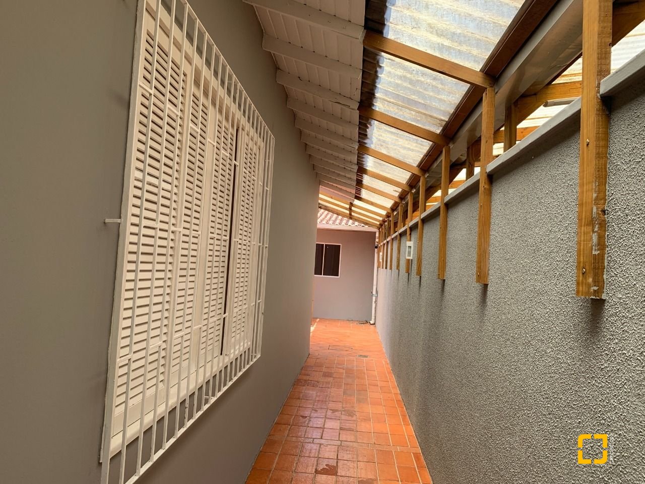 Casa com 200m², 4 quartos (sendo 1 suíte), 4 garagens, no bairro Santa Mônica em Florianópolis