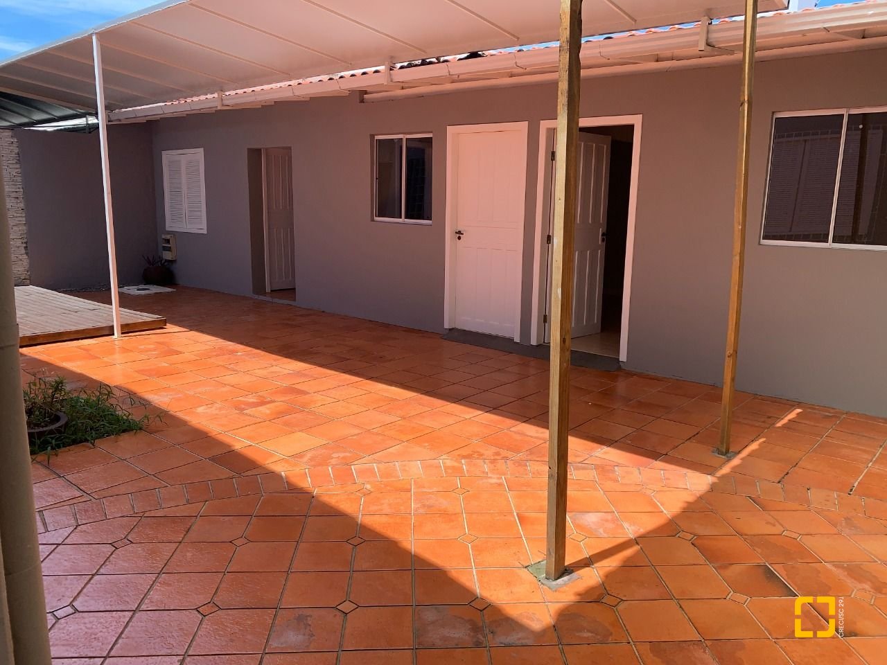 Casa com 200m², 4 quartos (sendo 1 suíte), 4 garagens, no bairro Santa Mônica em Florianópolis