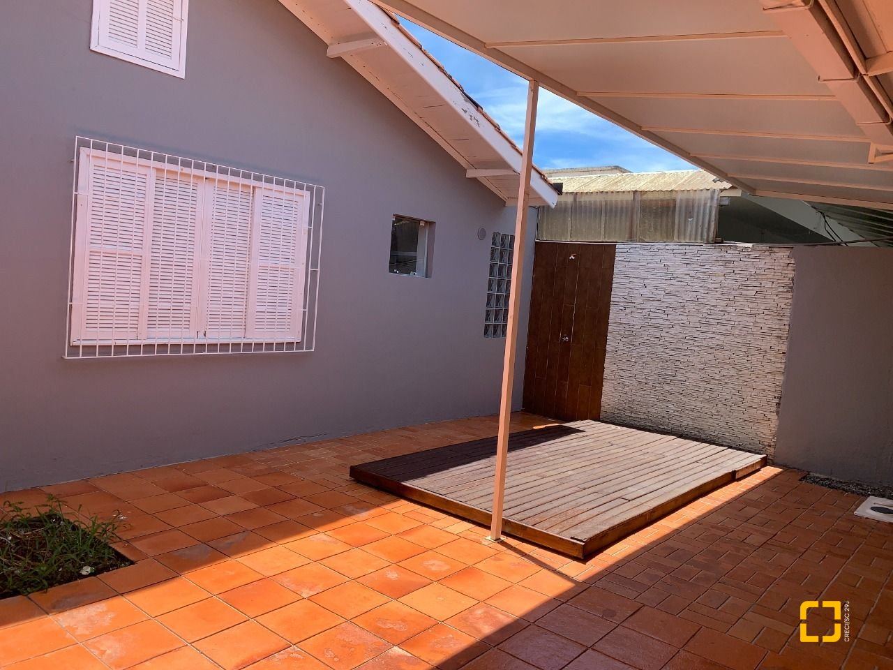 Casa com 200m², 4 quartos (sendo 1 suíte), 4 garagens, no bairro Santa Mônica em Florianópolis