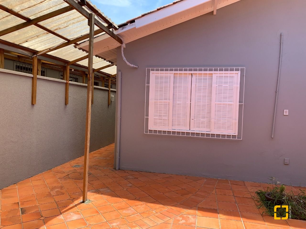 Casa com 200m², 4 quartos (sendo 1 suíte), 4 garagens, no bairro Santa Mônica em Florianópolis