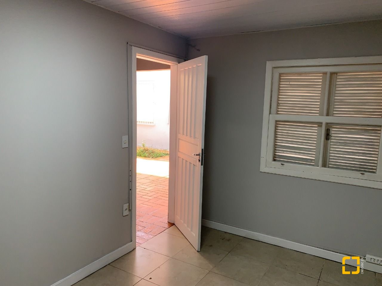 Casa com 200m², 4 quartos (sendo 1 suíte), 4 garagens, no bairro Santa Mônica em Florianópolis