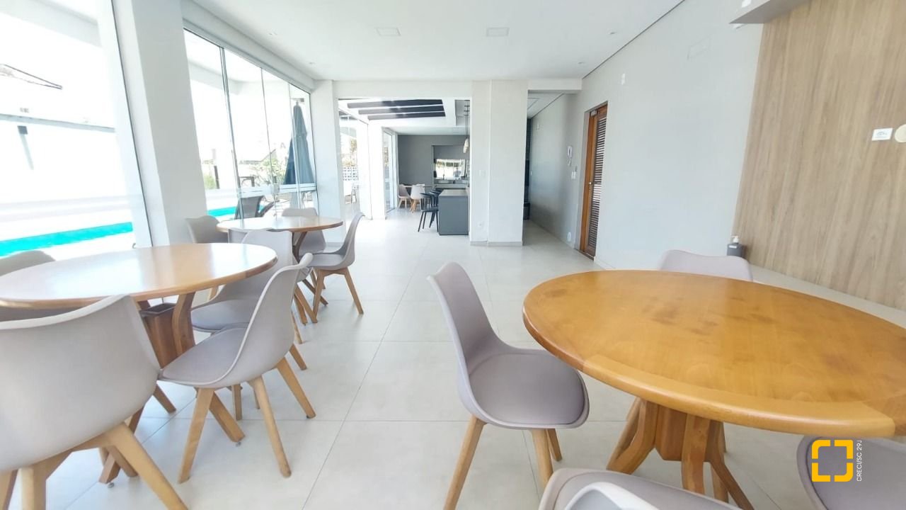 Apartamento com 93m², 4 quartos (sendo 1 suíte), 2 garagens, no bairro Campeche em Florianópolis