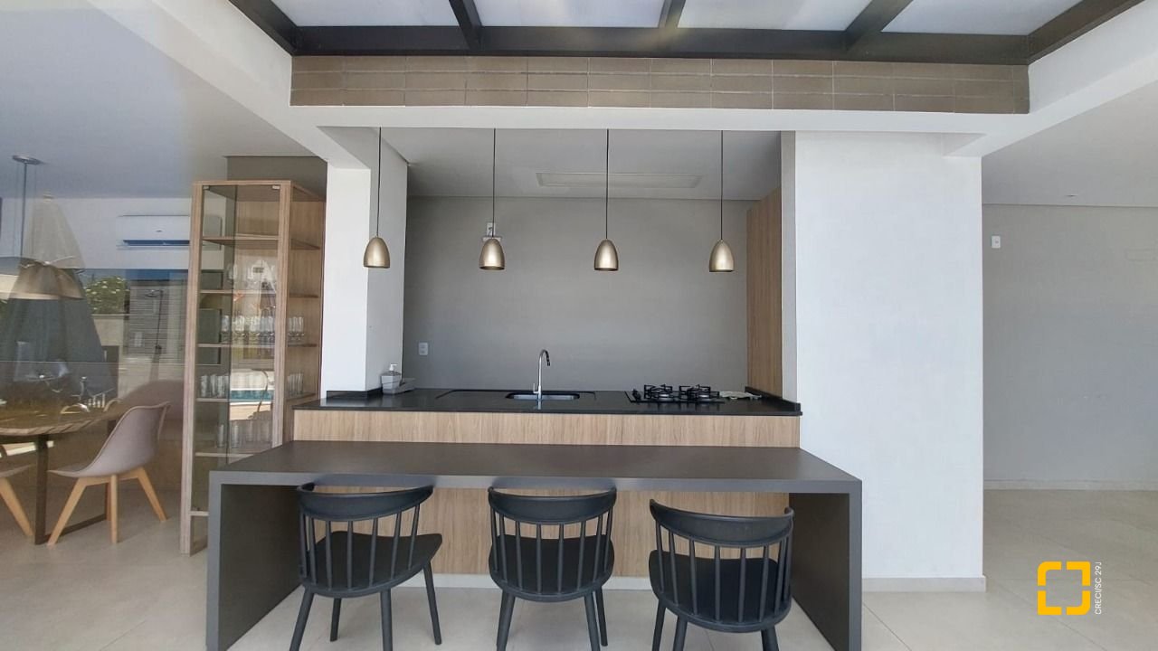 Apartamento com 93m², 4 quartos (sendo 1 suíte), 2 garagens, no bairro Campeche em Florianópolis