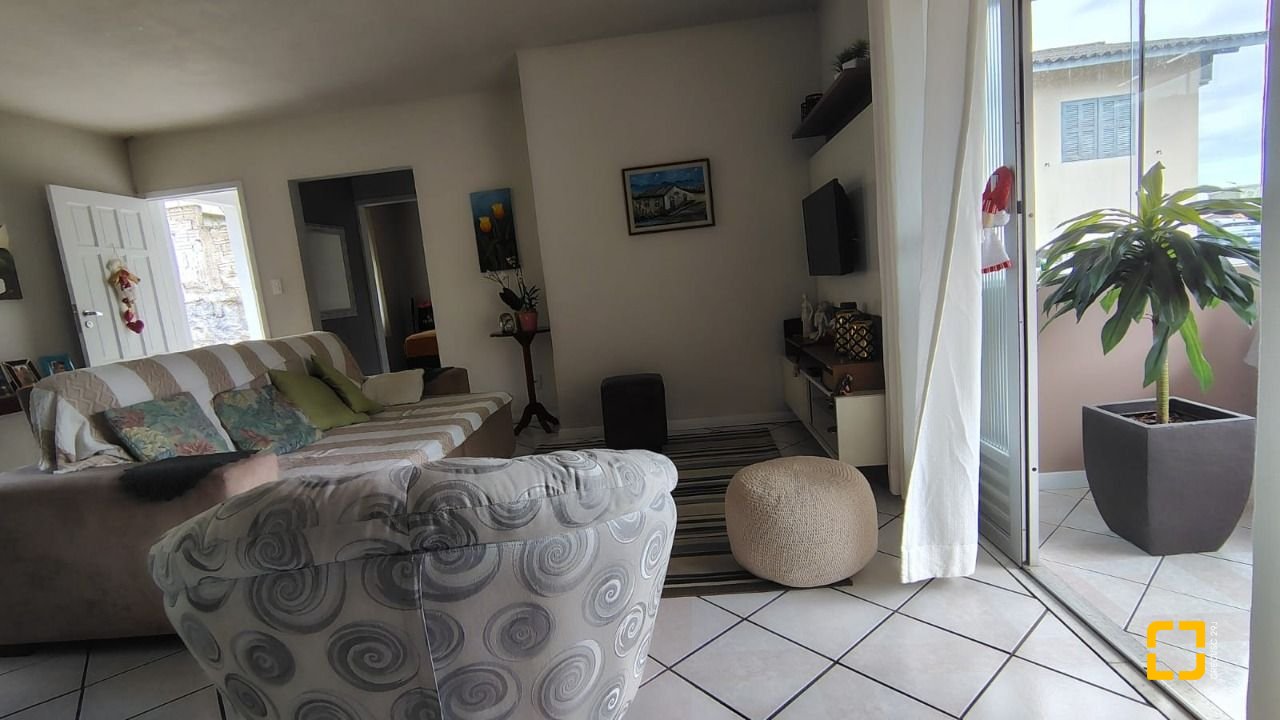 Casa com 176m², 3 quartos, 1 garagem, no bairro Monte Verde em Florianópolis