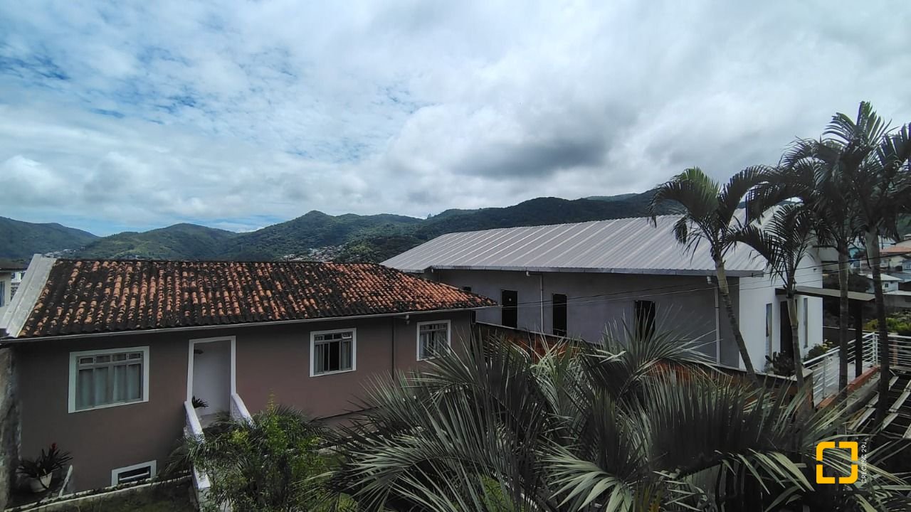 Casa com 176m², 3 quartos, 1 garagem, no bairro Monte Verde em Florianópolis