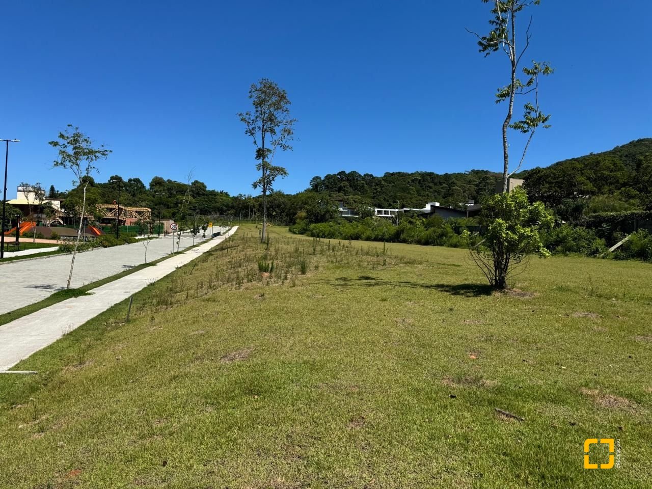 Terreno com 749m², no bairro Campeche em Florianópolis