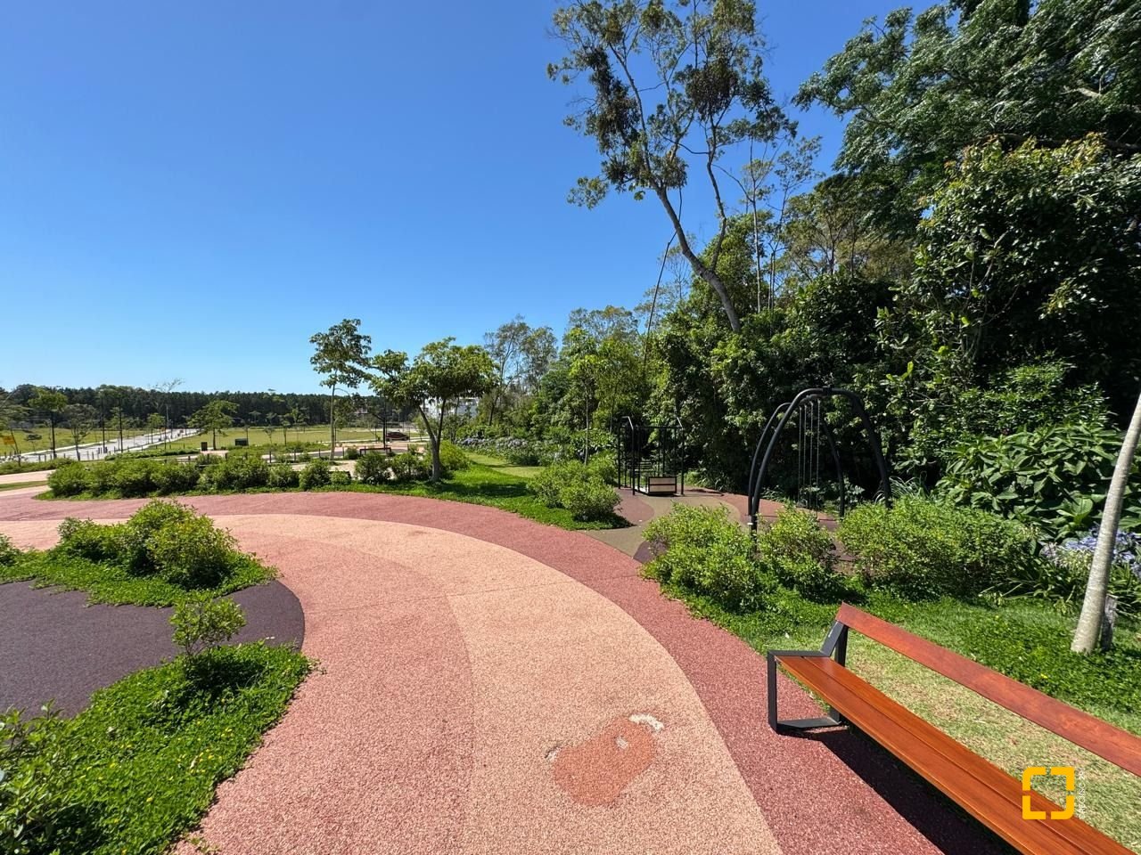 Terreno com 749m², no bairro Campeche em Florianópolis