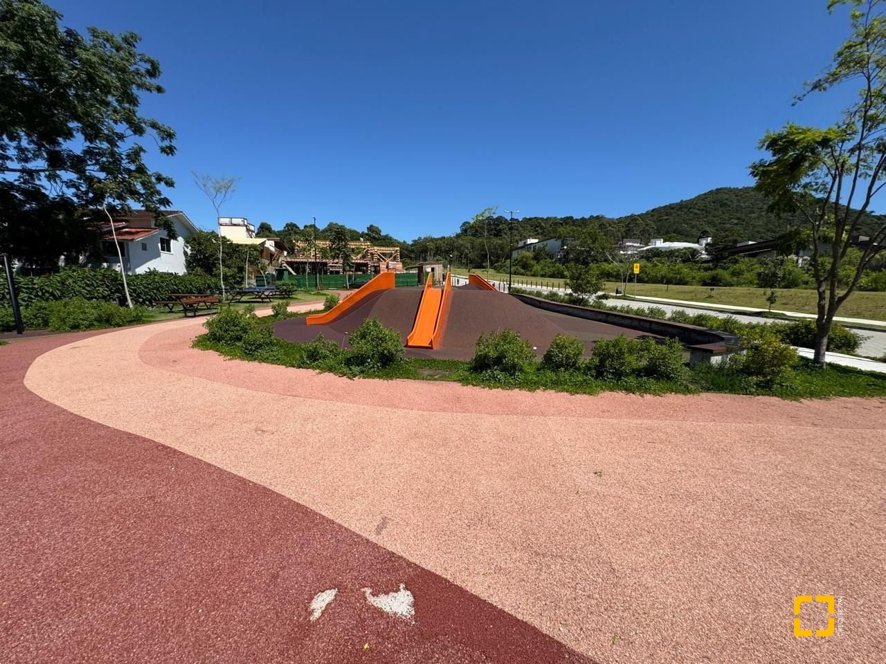 Terreno com 749m², no bairro Campeche em Florianópolis
