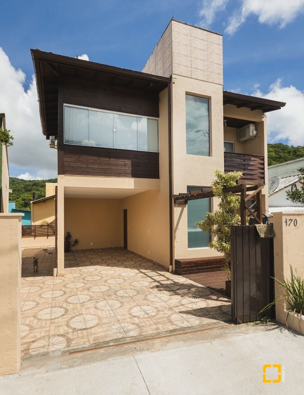 Casa com 160m², 4 quartos, 2 garagens, no bairro Rio Tavares em Florianópolis