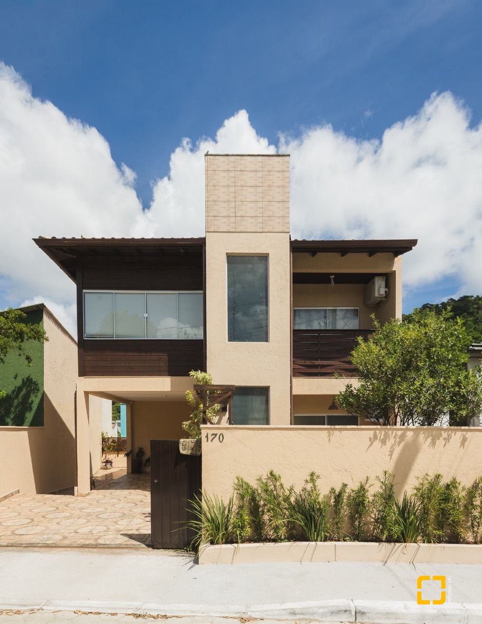 Casa com 160m², 4 quartos, 2 garagens, no bairro Rio Tavares em Florianópolis