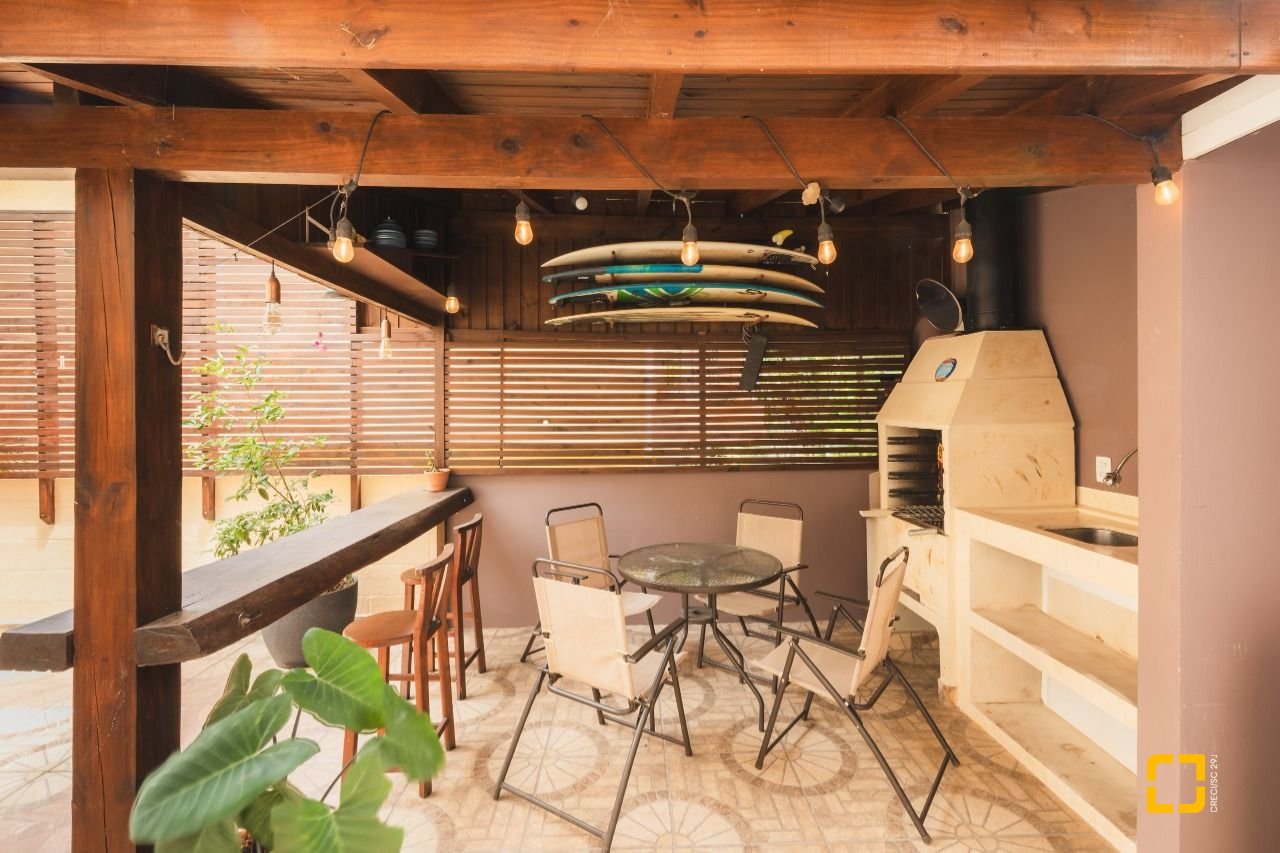 Casa com 160m², 4 quartos, 2 garagens, no bairro Rio Tavares em Florianópolis